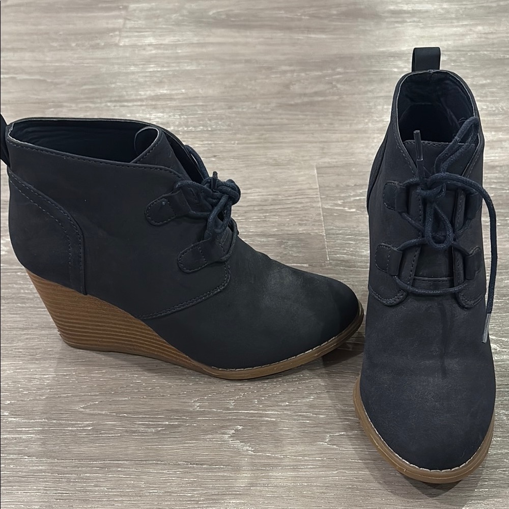 Nautica Black Wedge Shoes with Suede Finish